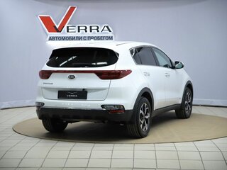 2020 Kia Sportage IV Рестайлинг, белый, 1890000 рублей, вид 5
