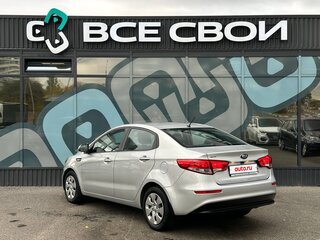 2015 Kia Rio III Рестайлинг, серебристый, 1190000 рублей, вид 3