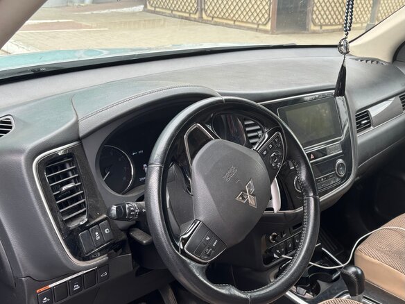 2019 Mitsubishi Outlander III Рестайлинг 3, серебристый, 2500000 рублей - вид 6
