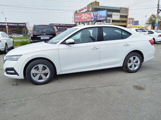 2021 Skoda Octavia IV (A8), белый, 2095000 рублей, вид 5