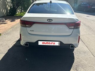 2021 Kia Rio IV Рестайлинг, белый, 1090000 рублей, вид 4