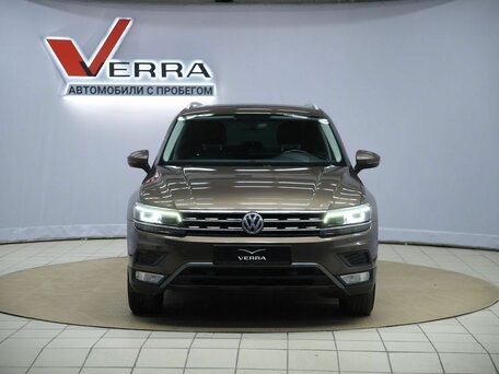 2017 Volkswagen Tiguan II, коричневый, 1990000 рублей, вид 2