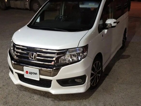 2013 Honda Stepwgn Spada IV Рестайлинг, белый, 1700000 рублей - вид 2