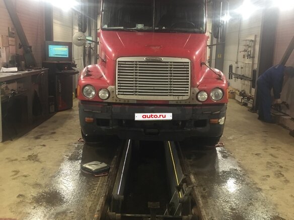 1998 Freightliner Century Class, красный, 1050000 рублей - вид 6