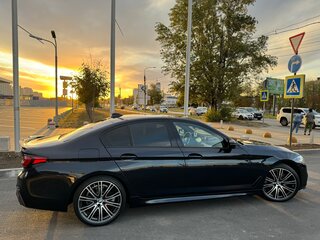 2019 BMW 5 серии 520d VII (G30/G31/G38), синий, 4300000 рублей, вид 3