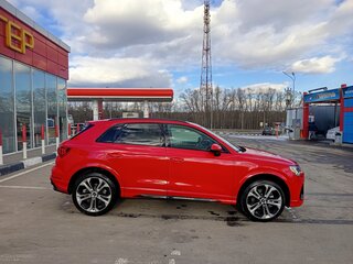 2021 Audi Q3 45 TFSI II (F3), красный, 4300000 рублей, вид 3