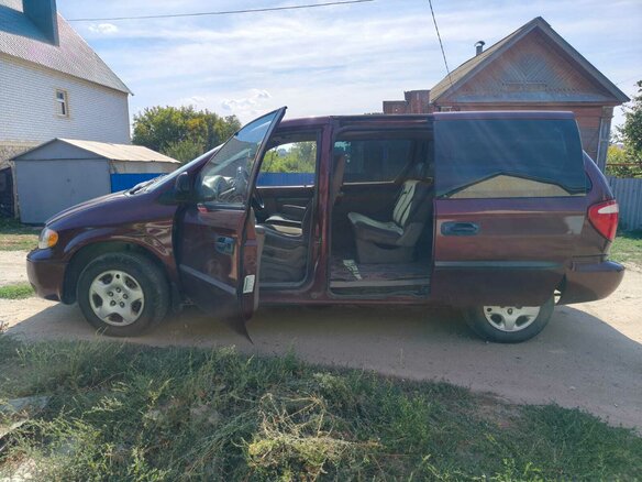 2002 Dodge Caravan 4-speed IV, красный, 400000 рублей - вид 4