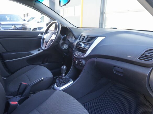 2013 Hyundai Solaris I, белый, 595000 рублей - вид 10