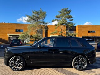 2021 Rolls-Royce Cullinan I (Series I), чёрный, 38000000 рублей, вид 3