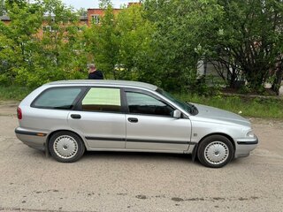 1999 Volvo V40 I Рестайлинг, серебристый, 370000 рублей, вид 1