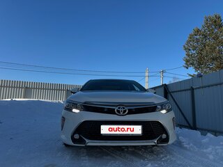 2017 Toyota Camry VII (XV50) Рестайлинг 2, белый, 2370000 рублей, вид 2