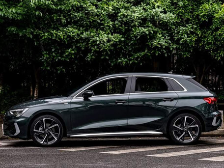 2024 Audi A3 Sportback 35 TFSI IV (8Y), зелёный, 1899000 рублей, вид 2