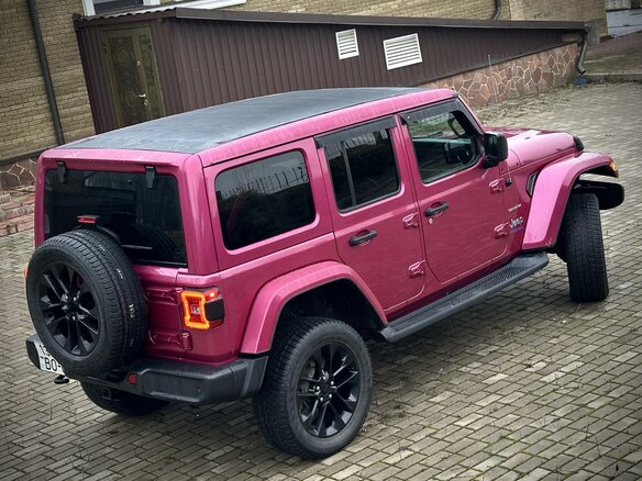 2021 Jeep Wrangler IV (JL), пурпурный, 3000000 рублей - вид 2