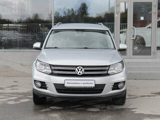 2015 Volkswagen Tiguan I Рестайлинг, серебристый, 1715000 рублей, вид 2