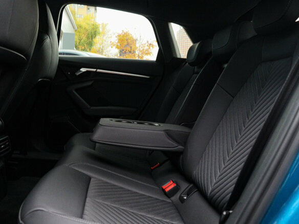 2020 Audi A3 Sportback 35 TFSI IV (8Y), синий, 2690000 рублей - вид 7