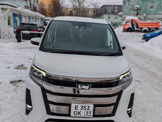2020 Toyota Noah III (R80) Рестайлинг, белый, 3150000 рублей, вид 1