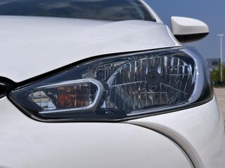 2022 Toyota Yaris IV, белый, 890000 рублей, вид 4
