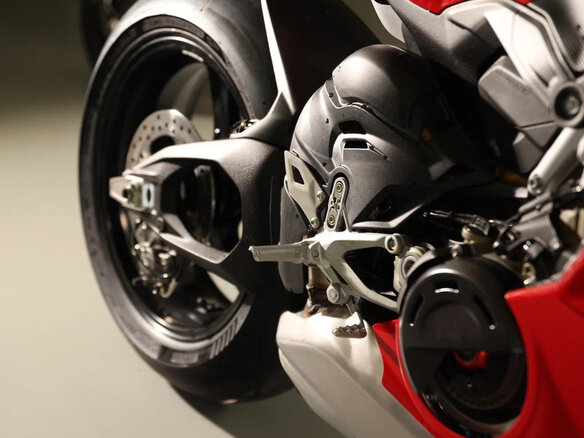2026 Ducati Panigale V4, красный, 5745000 рублей - вид 6