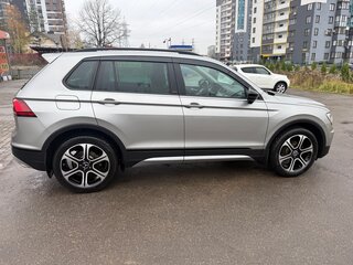 2020 Volkswagen Tiguan II, серый, 2720000 рублей, вид 3