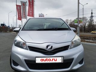 2011 Toyota Vitz III (XP130), серый, 650000 рублей, вид 2