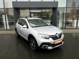 2021 Renault Sandero Stepway II Рестайлинг, серебристый, 1320000 рублей, вид 3