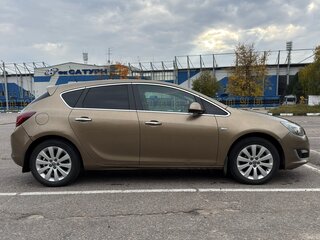 2013 Opel Astra J Рестайлинг, бежевый, 830000 рублей, вид 4