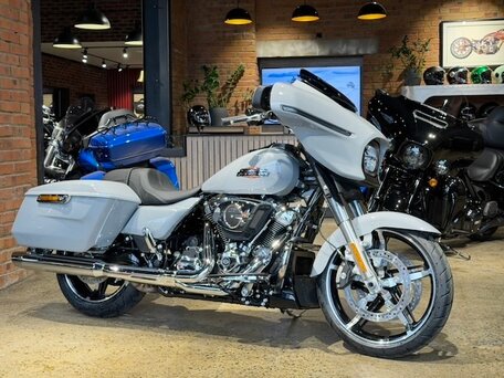 2024 Harley-Davidson Street Glide, серый, 3950000 рублей, вид 2