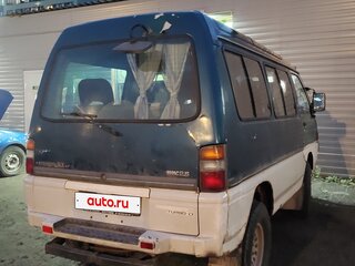 1990 Mitsubishi Delica III, зелёный, 370000 рублей, вид 1