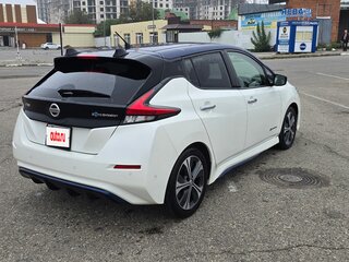 2018 Nissan Leaf II (ZE1), белый, 1590000 рублей, вид 3
