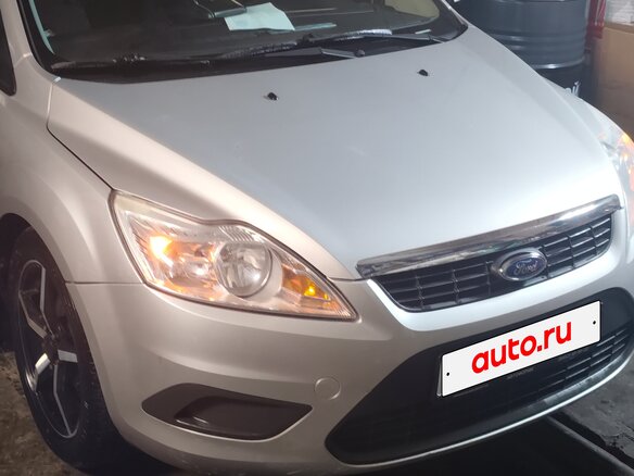 2010 Ford Focus II Рестайлинг, серебристый, 790000 рублей - вид 2