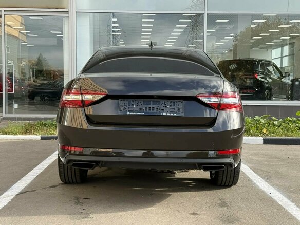 2016 Skoda Superb III, коричневый, 2050000 рублей - вид 3