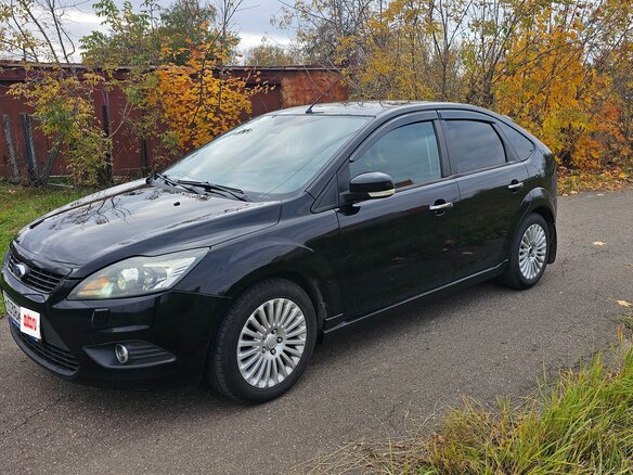 2009 Ford Focus II Рестайлинг, чёрный, 500000 рублей - вид 1