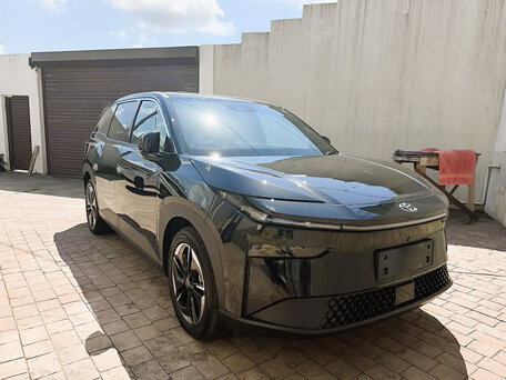 2026 Toyota bZ3X 58.3 kWh, чёрный, 2650000 рублей, вид 1
