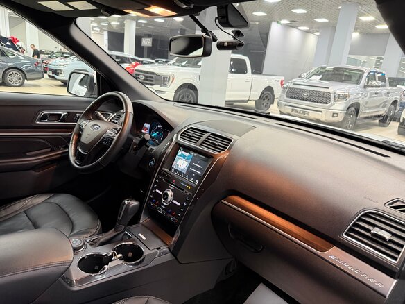 2018 Ford Explorer V Рестайлинг, белый, 3150000 рублей - вид 13