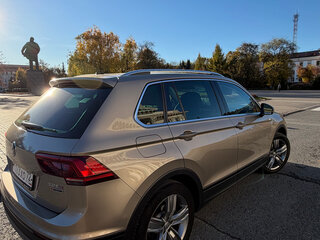 2017 Volkswagen Tiguan II, бежевый, 4000000 рублей, вид 4