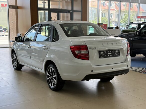 2026 Lada (ВАЗ) Granta I Рестайлинг, белый - вид 5