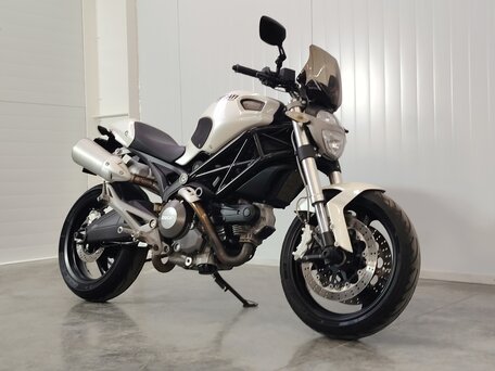 2008 Ducati Monster 696, белый, 379000 рублей, вид 2