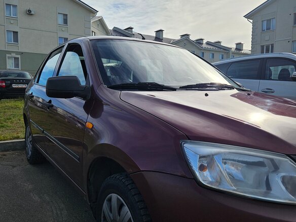 2013 Lada (ВАЗ) Granta I, красный, 320000 рублей - вид 2