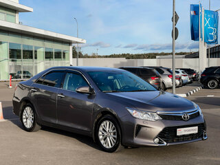 2015 Toyota Camry VII (XV50) Рестайлинг, серый, 1868000 рублей, вид 3