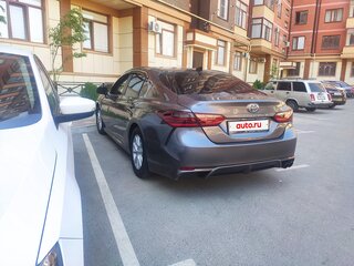 2017 Toyota Camry US Market VIII (XV70), серый, 1850000 рублей, вид 3