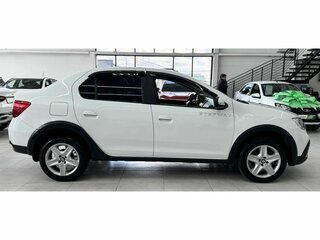 2020 Renault Logan Stepway II Рестайлинг, белый, 1169000 рублей, вид 5