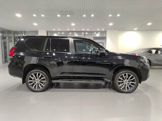 2021 Toyota Land Cruiser Prado 150 Series Рестайлинг 3, чёрный, 6750000 рублей, вид 4
