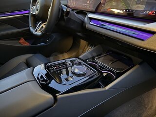 2023 BMW 5 серии 520i VIII (G60/G61/G68), зелёный, 6200000 рублей, вид 5