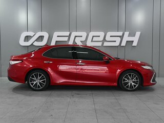 2021 Toyota Camry VIII (XV70) Рестайлинг, красный, 3399000 рублей, вид 5