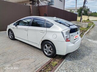 2010 Toyota Prius III (XW30), белый, 800000 рублей, вид 4
