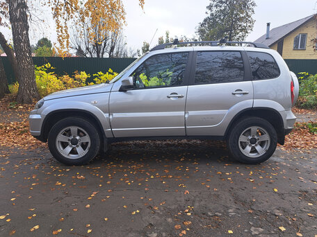 2018 Chevrolet Niva I Рестайлинг, серый, 750000 рублей, вид 3