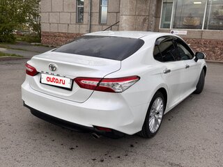 2018 Toyota Camry VIII (XV70), белый, 2500000 рублей, вид 3