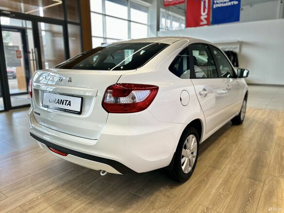 2026 Lada (ВАЗ) Granta I Рестайлинг, белый - вид 5