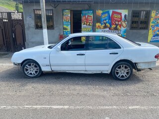 1999 Mercedes-Benz E-Класс 200 II (W210, S210), белый, 199999 рублей, вид 3