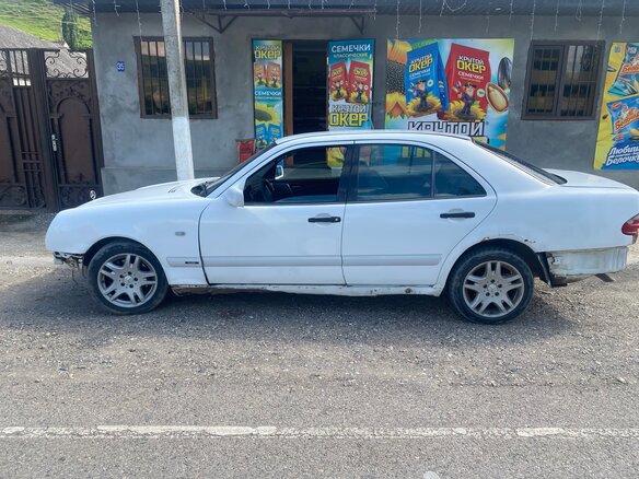 1999 Mercedes-Benz E-Класс 200 II (W210, S210), белый, 199999 рублей - вид 2